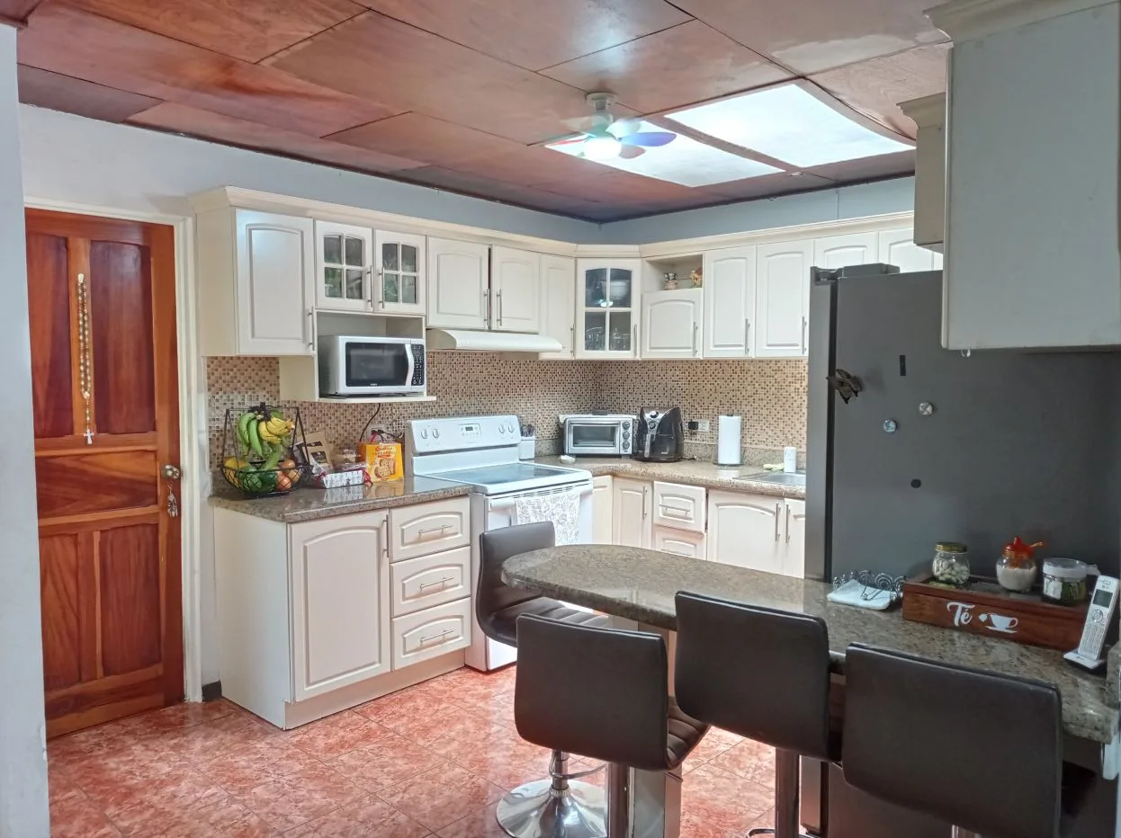 Strategically-located house near downtown San José in San Sebastián — photo 3