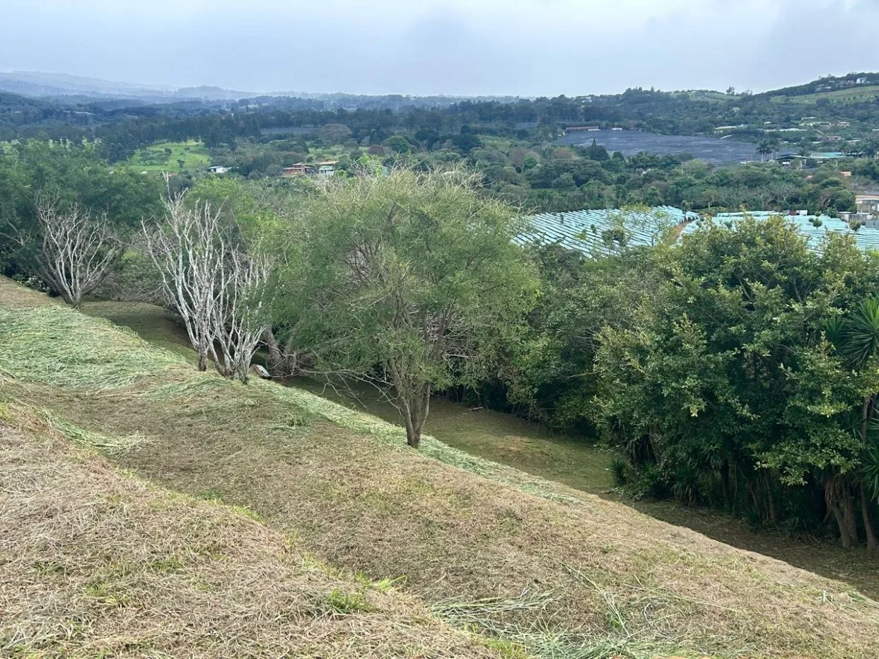Property with valley view in Santa Bárbara de Heredia. Nature, comfort, and strategic location.