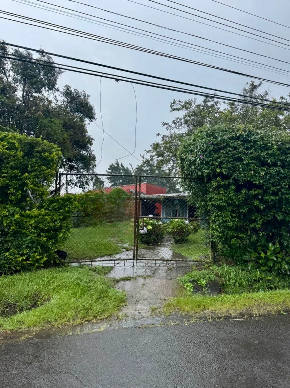 Opportunity in Paracito, Santo Domingo: 3,426 m² Lot with House — photo 5