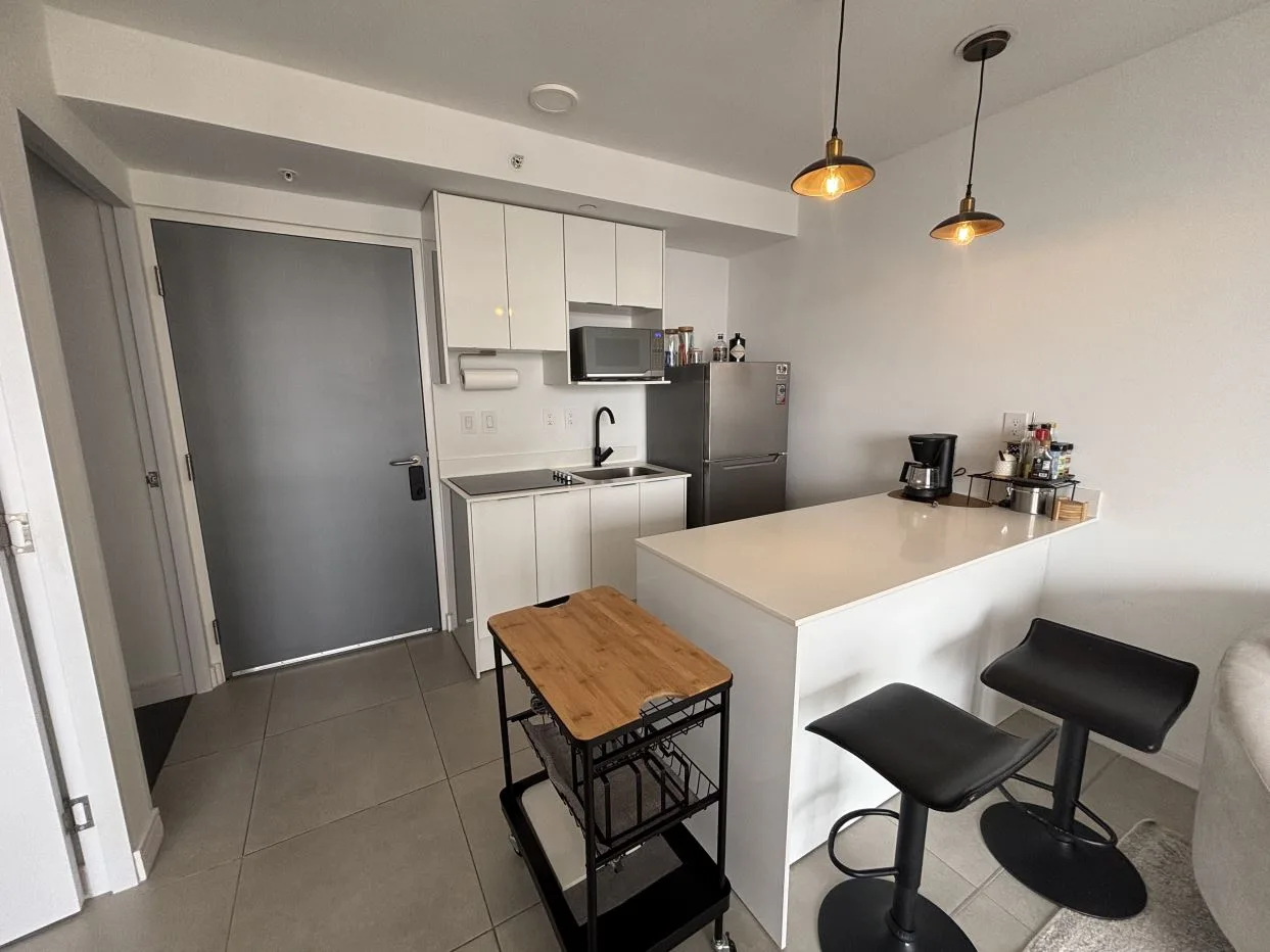 SKY GARDEN ELEVATE CITY LIFESTYLE- Floor Apartment in Vibrant San Jose Rohrmoser Airbnb-Friendly!