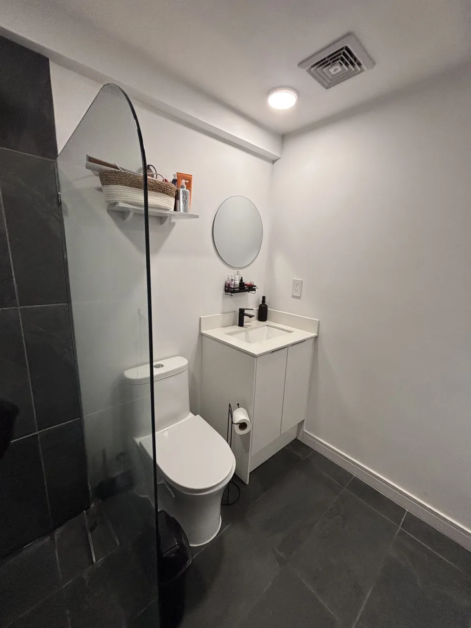 SKY GARDEN ELEVATE CITY LIFESTYLE- Floor Apartment in Vibrant San Jose Rohrmoser Airbnb-Friendly! — photo 3