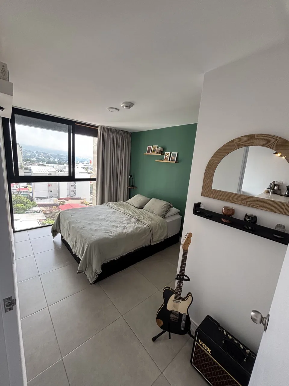 SKY GARDEN ELEVATE CITY LIFESTYLE- Floor Apartment in Vibrant San Jose Rohrmoser Airbnb-Friendly! — photo 4