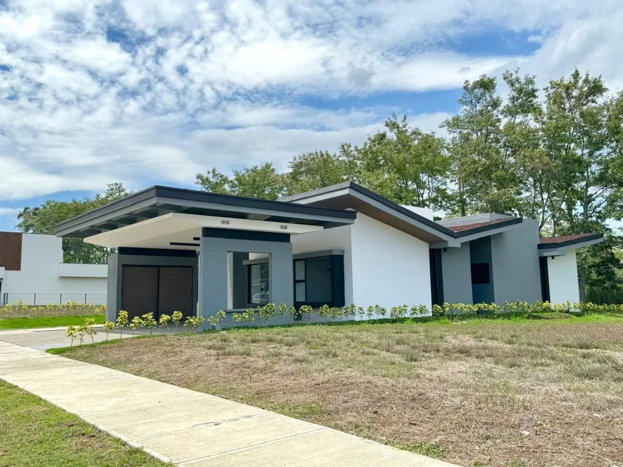 House for rent in La Guacima. Alajuela