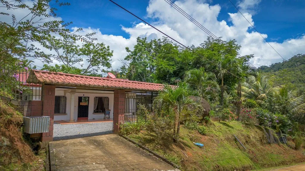 Charming House for Sale in La Palma with Greenhouse.