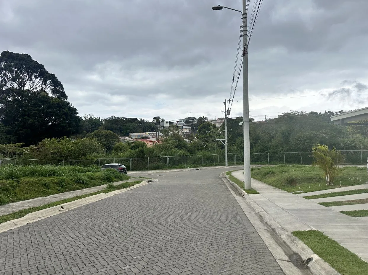 Prime Flat Lot for Sale in Beautiful Gated Community in Goicoechea — photo 2