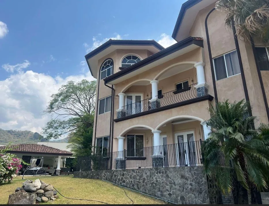 SE VENDE PROPIEDAD CERCA DE LAS MONTAÑAS SANTA ANA SAN JOSE COSTA RICA FV