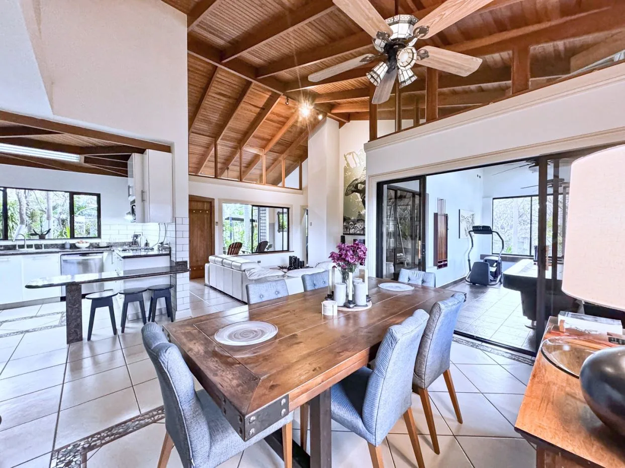 Casa Palm Gardens | Santa Ana Suburban Living
