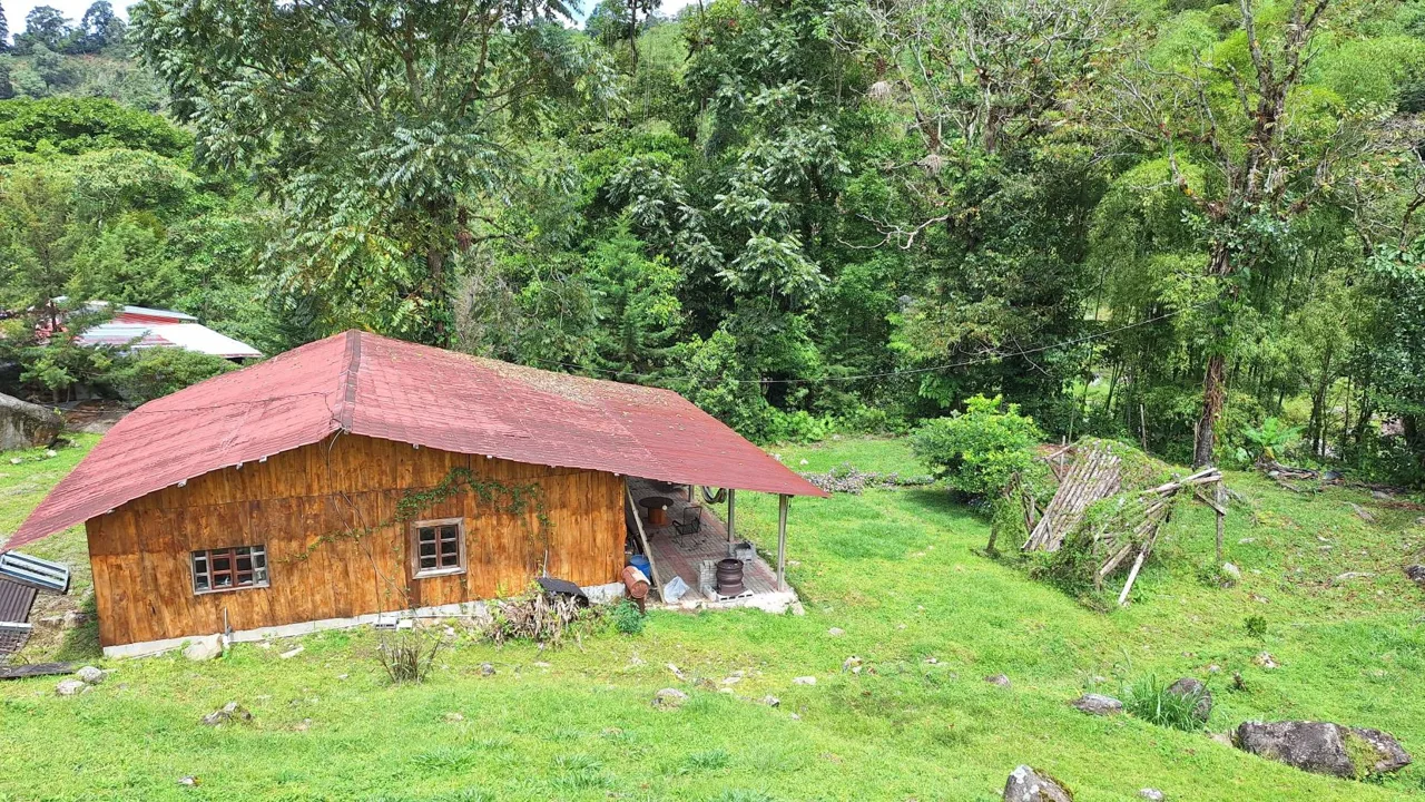 Unique 2,819 M² Lot for sale With Beautiful Cabin And Stunning River In Pérez Zeledón. — photo 2