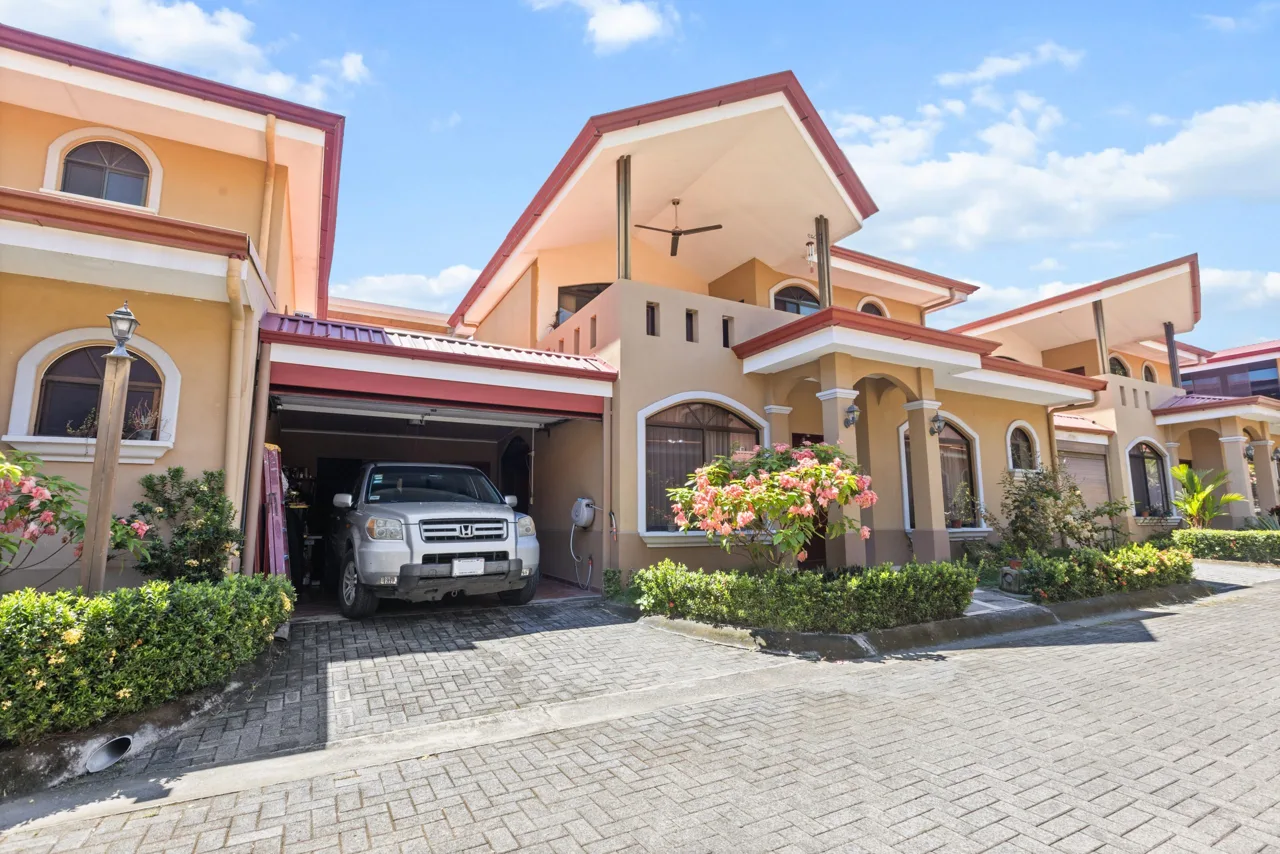 4 Bedroom South End Condo| Direct Beach Access