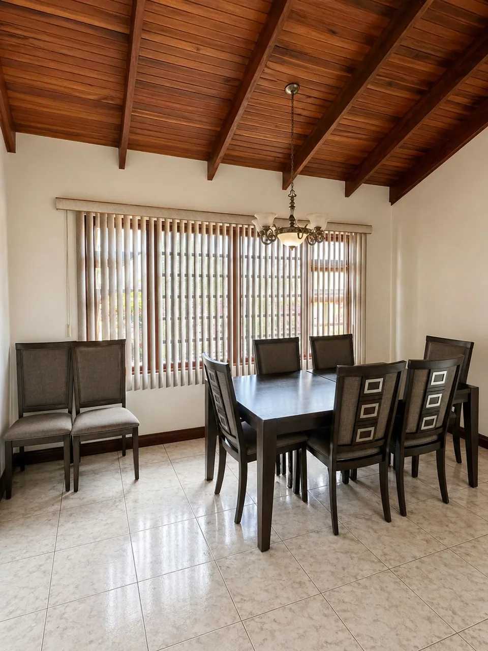 Luxury Corner Home in Residencial Quizarco, Santo Domingo de Heredia | 581 m² Lot &amp; 313.56 m² Construction — photo 3
