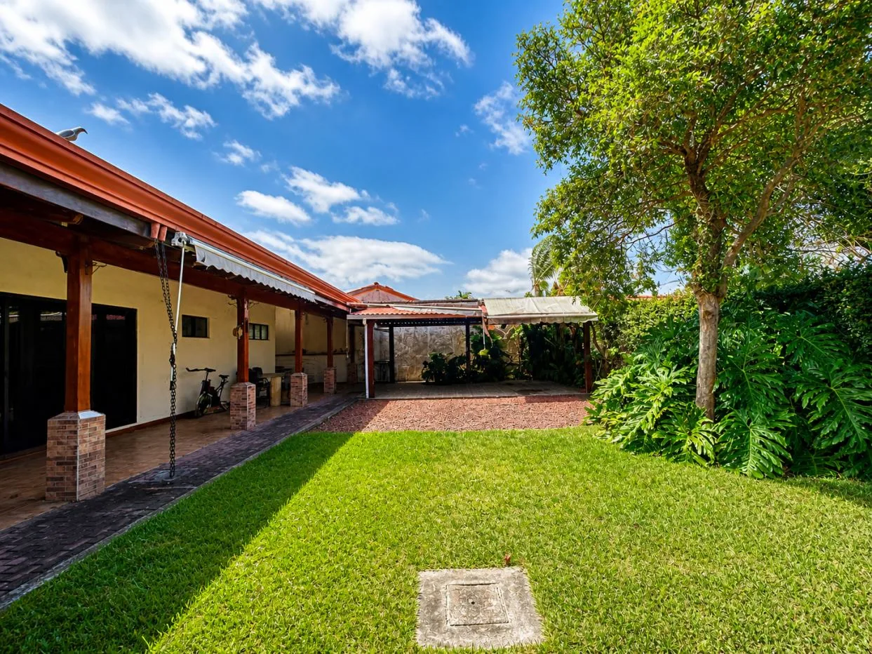 Luxury Corner Home in Residencial Quizarco, Santo Domingo de Heredia | 581 m² Lot &amp; 313.56 m² Construction — photo 5