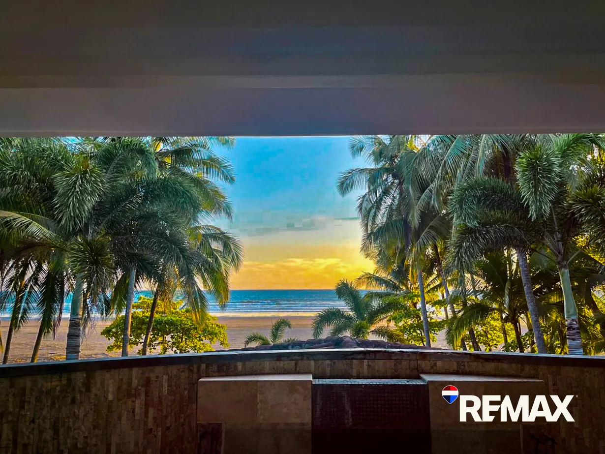Turnkey Oceanfront Investment on Millionaires Row + Adjacent Lot — photo 2
