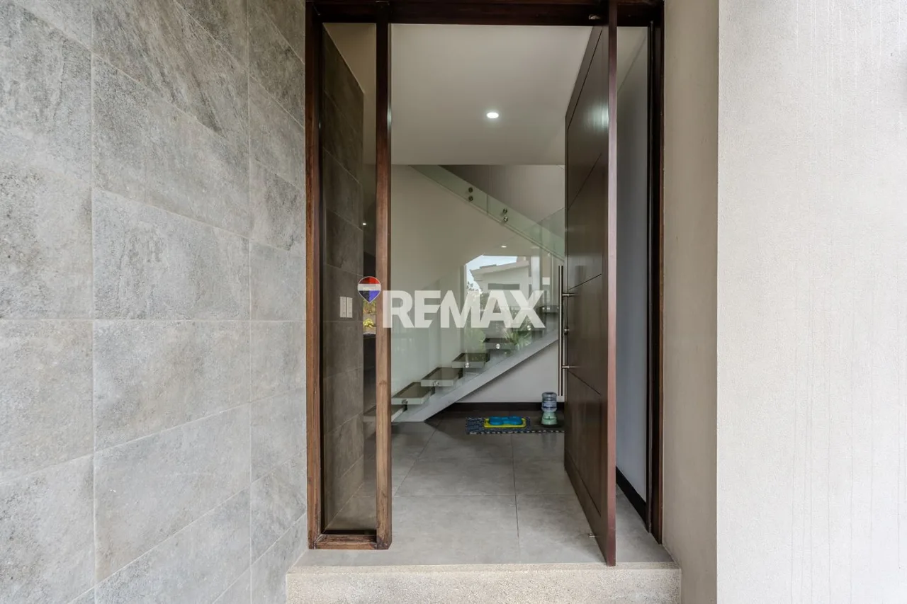 High-end Home for Sale in Santo Domingo, Heredia | Exclusive Gated Community — photo 3