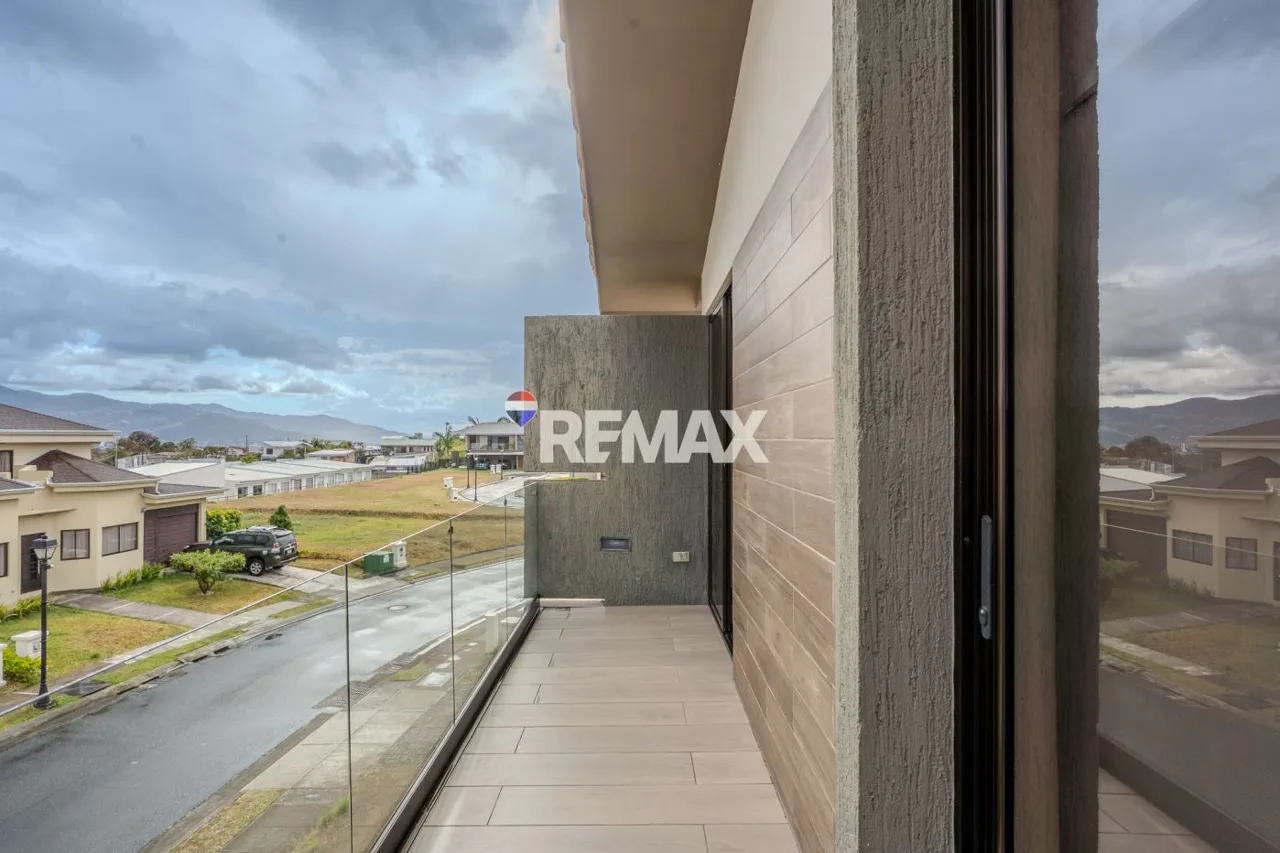 High-end Home for Sale in Santo Domingo, Heredia | Exclusive Gated Community — photo 4