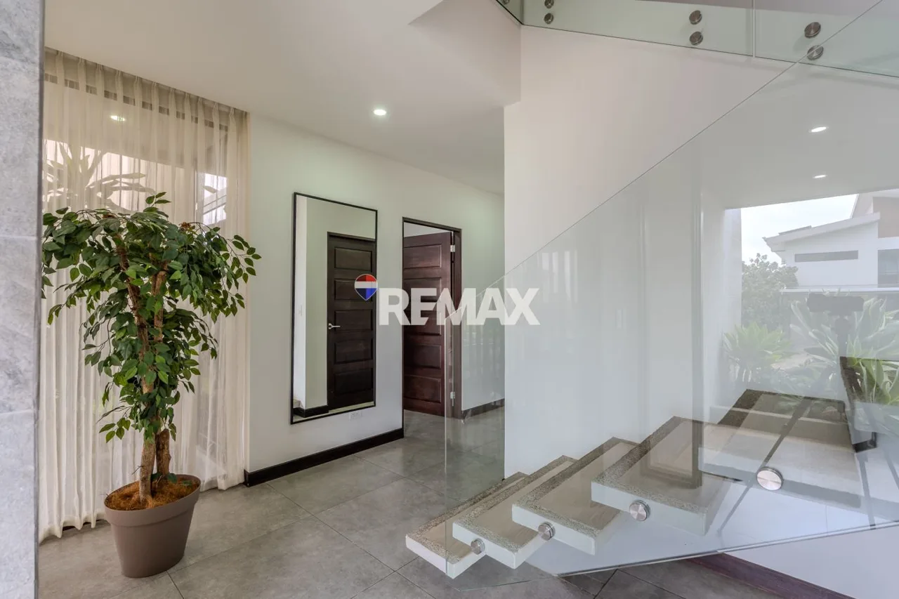 High-end Home for Sale in Santo Domingo, Heredia | Exclusive Gated Community — photo 5