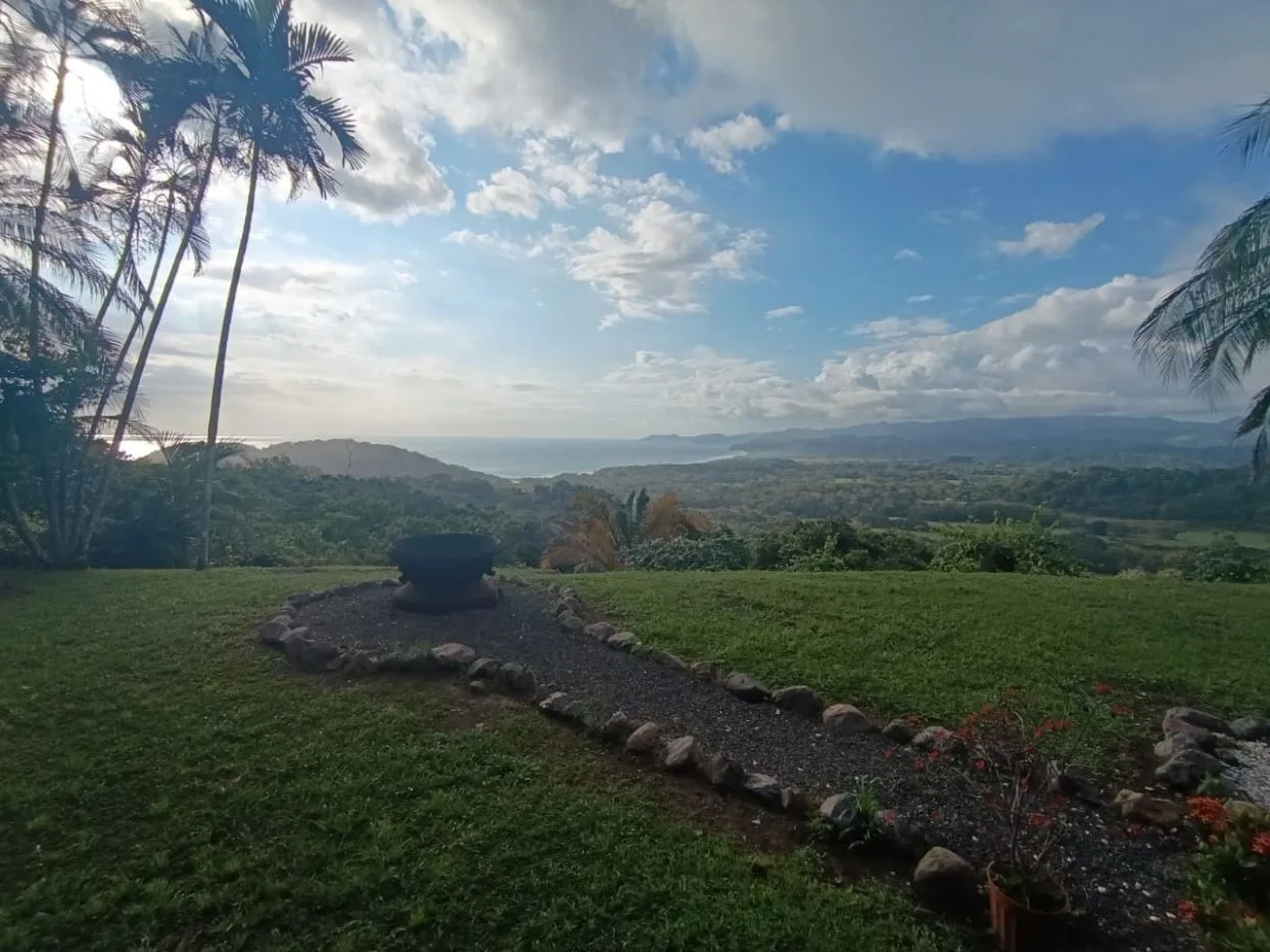 1.5ha Property with House, Gardens &amp; Stunning Pacific Views