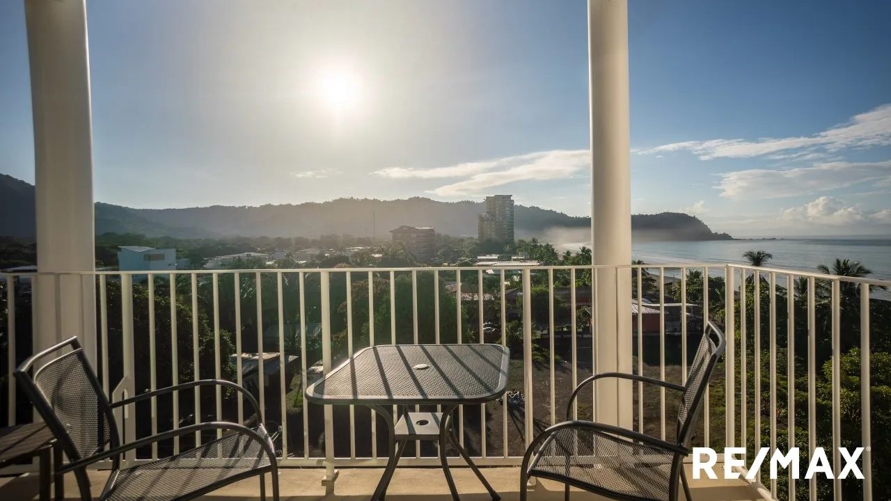 Beachfront Luxury Condo with Versatile Lock-Off in Jaco Beach