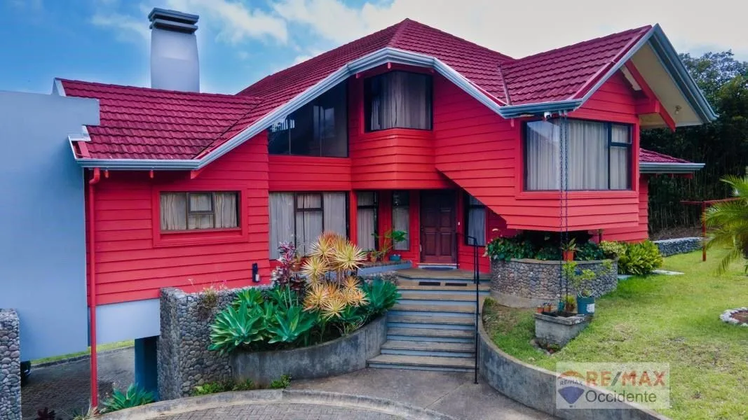 Chalet Style House for Sale in Volio, San Ramón, Costa Rica