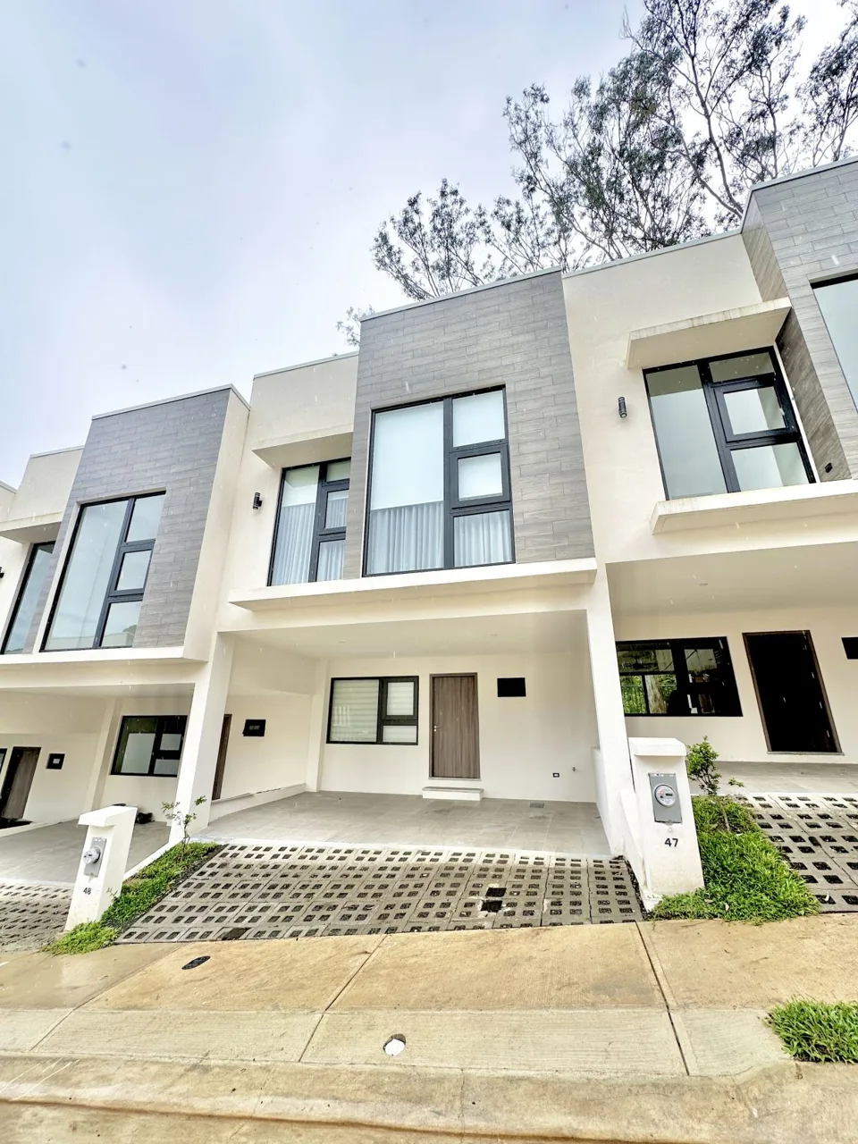 Brand New House for Sale – Santa Ana