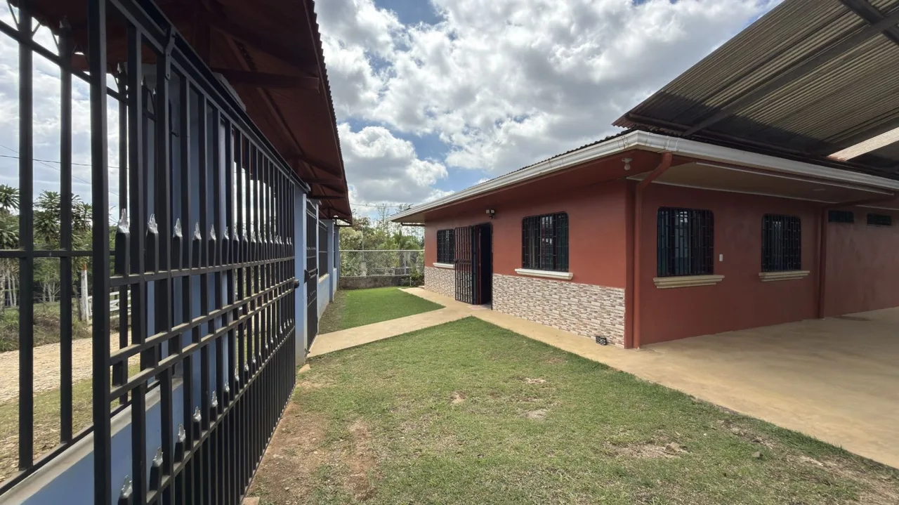 House for Sale in Pérez Zeledón, Spacious 4-Bedroom Home — photo 2