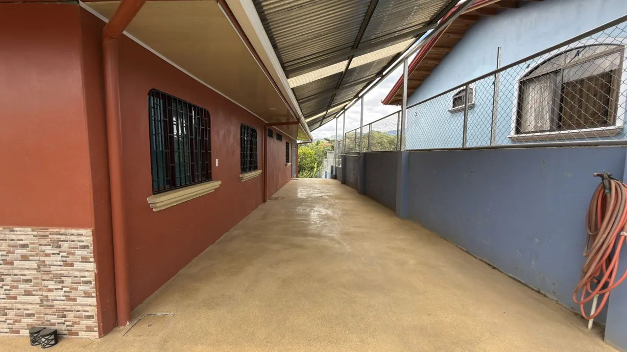 House for Sale in Pérez Zeledón, Spacious 4-Bedroom Home — photo 3