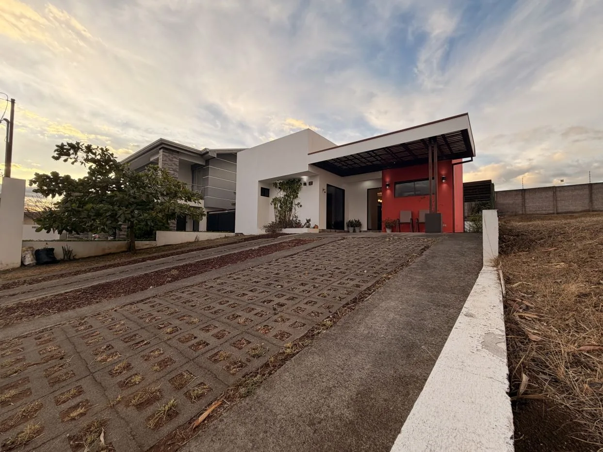 House for Sale in gated community - terrace and quality finishes.