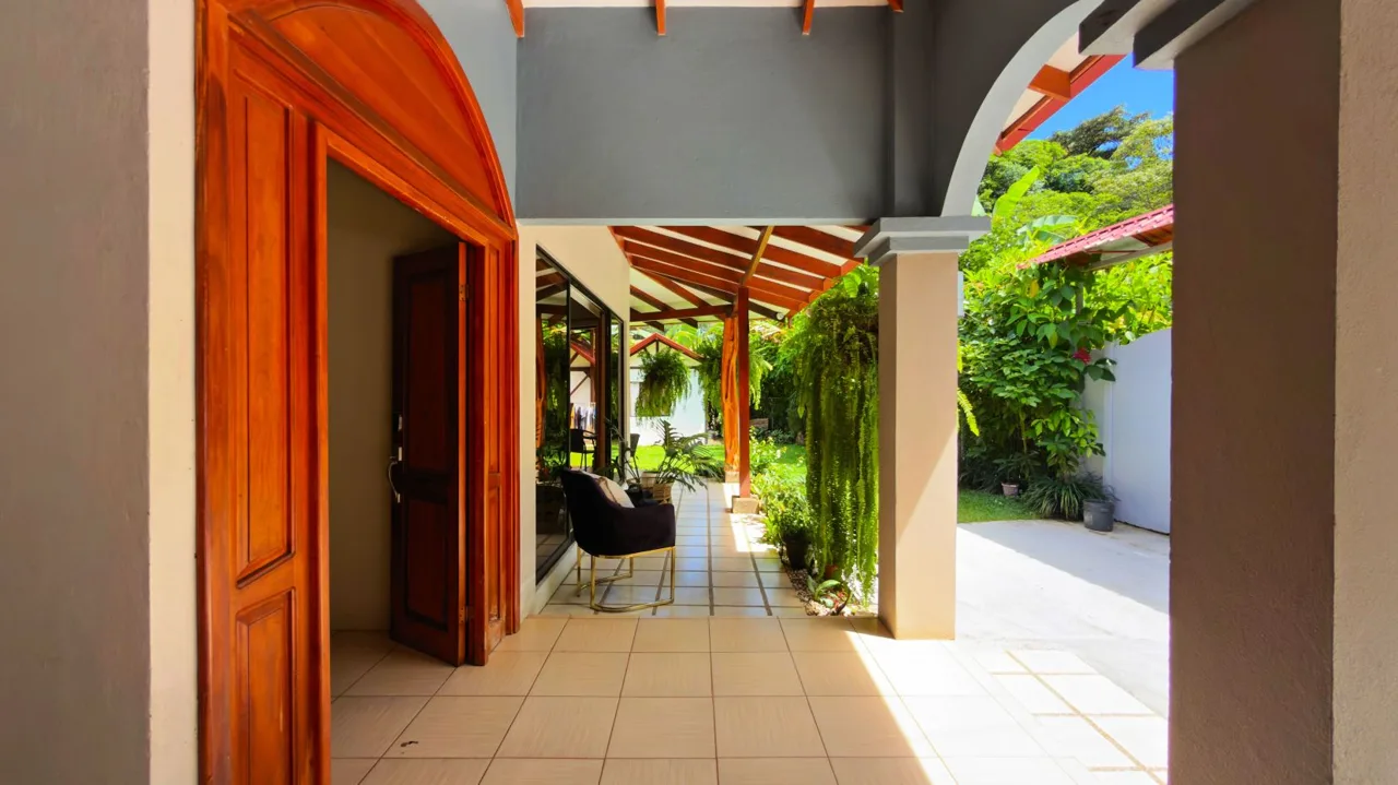 Home with Rental Apartments for Sale in Pérez Zeledón | Investment, Nature &amp; Prime Location — photo 2