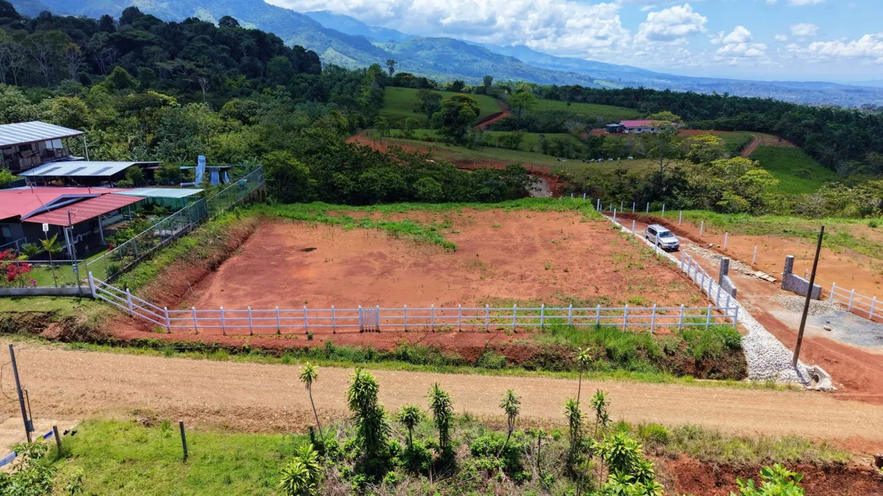 For Sale! 0.67-Acre Exclusive Lot in Arco Iris, Cajón: With Natural Water Spring &amp; Prime Topography — photo 3