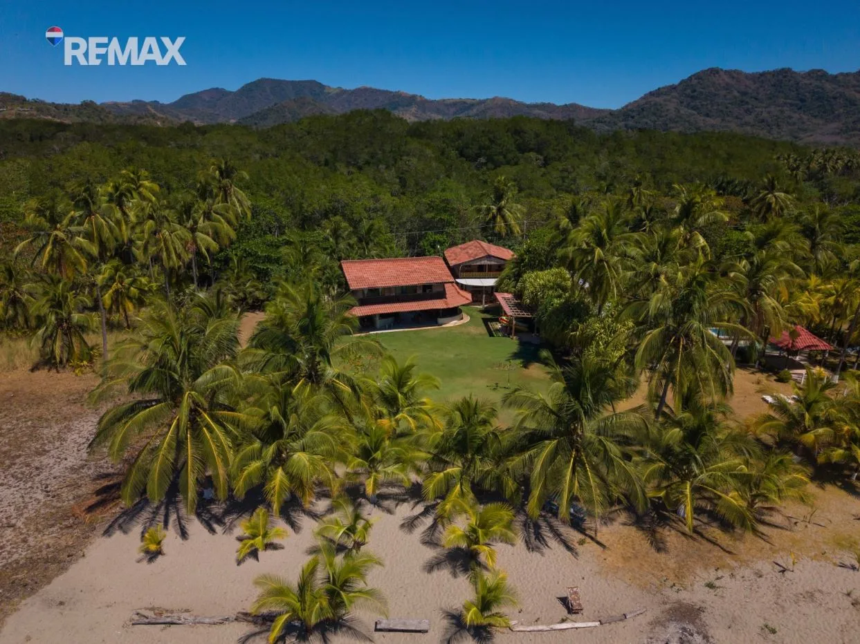 Luxury Beachfront Wooden Estate with Pool in Playa San Miguel – Prime Oceanfront Property