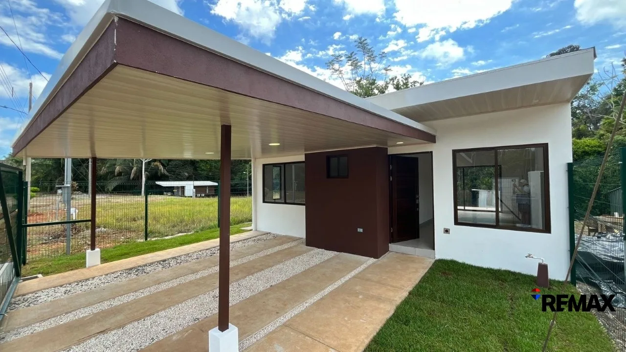 Peaceful Nature Home in Altos de Bejuco
