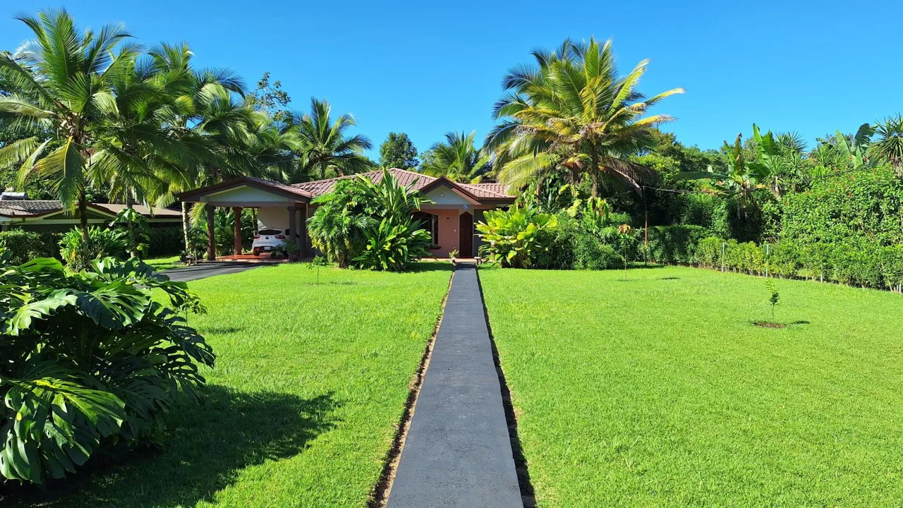 Spacious Property With 2 Beautiful Homes For Sale In the heart of Perez Zeledon.