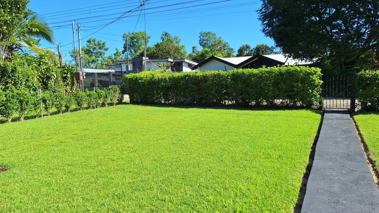 Spacious Property With 2 Beautiful Homes For Sale In the heart of Perez Zeledon. — photo 4