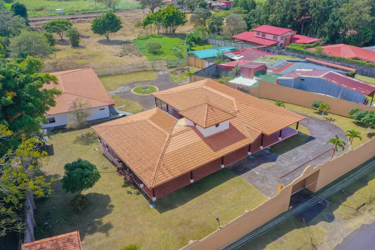 Spectacular property located in a strategic area.