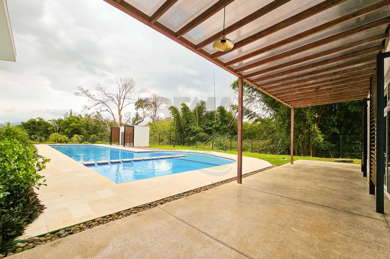 Build your dream home in Grecia