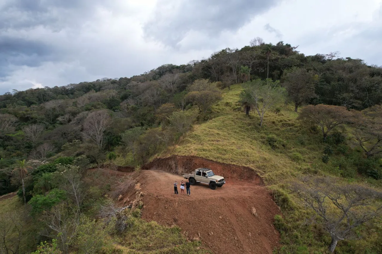 This is a rare opportunity to secure a large, versatile property with breathtaking views in one of Costa Rica’s emerging areas. 11 Acres — photo 3