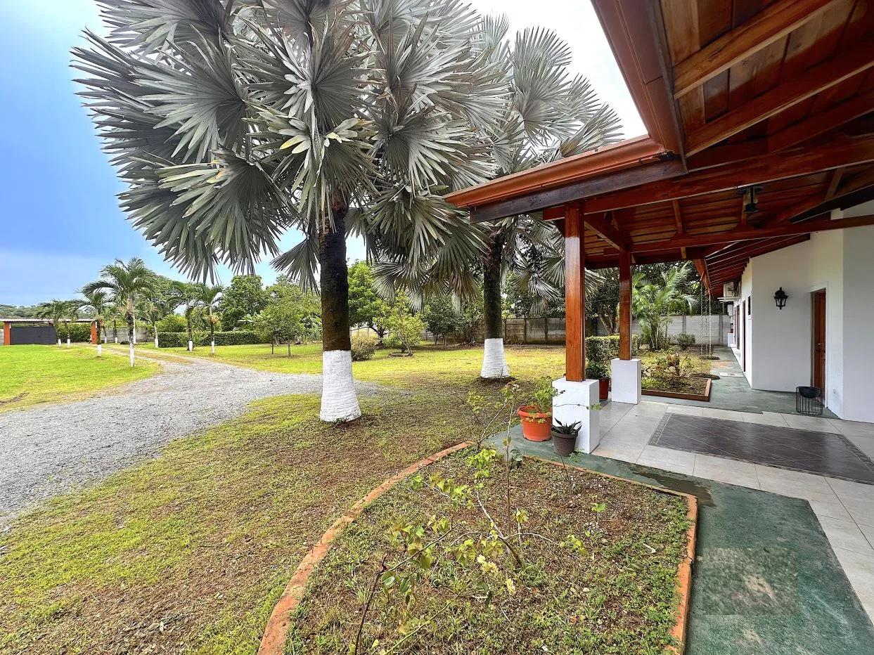 Colonial-Style Estate on 1.4 Acres Near Marina Pez Vela – Prime Quepos Location