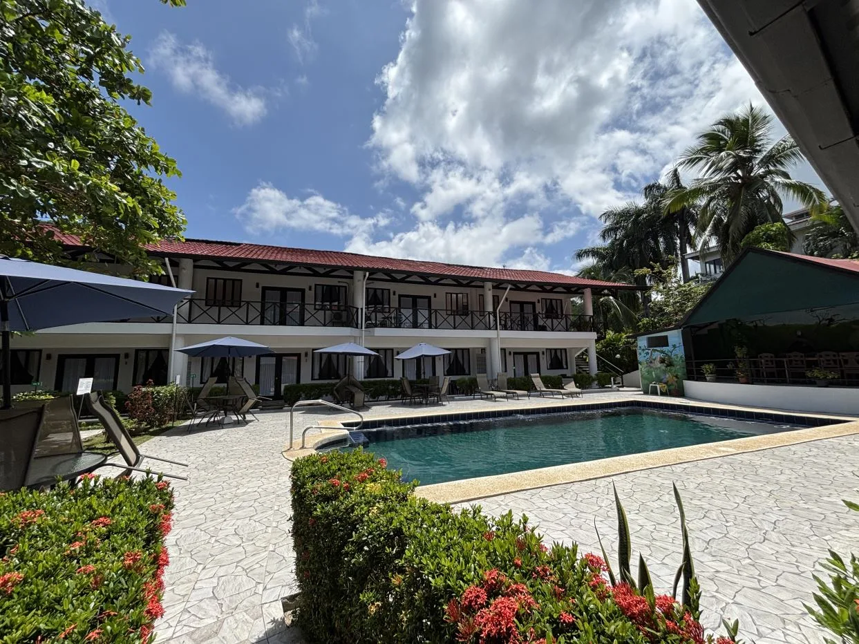 Top-Floor Retreat in Manuel Antonio: Spacious 2-Bedroom Penthouse with Stunning Pool Views and Prime Location!