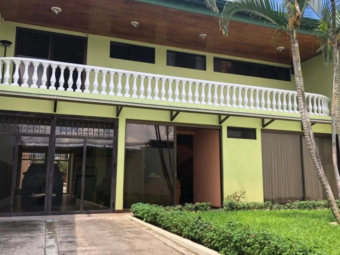 House in Lomas de Ayarco: Great Opportunity at an Unbeatable Price