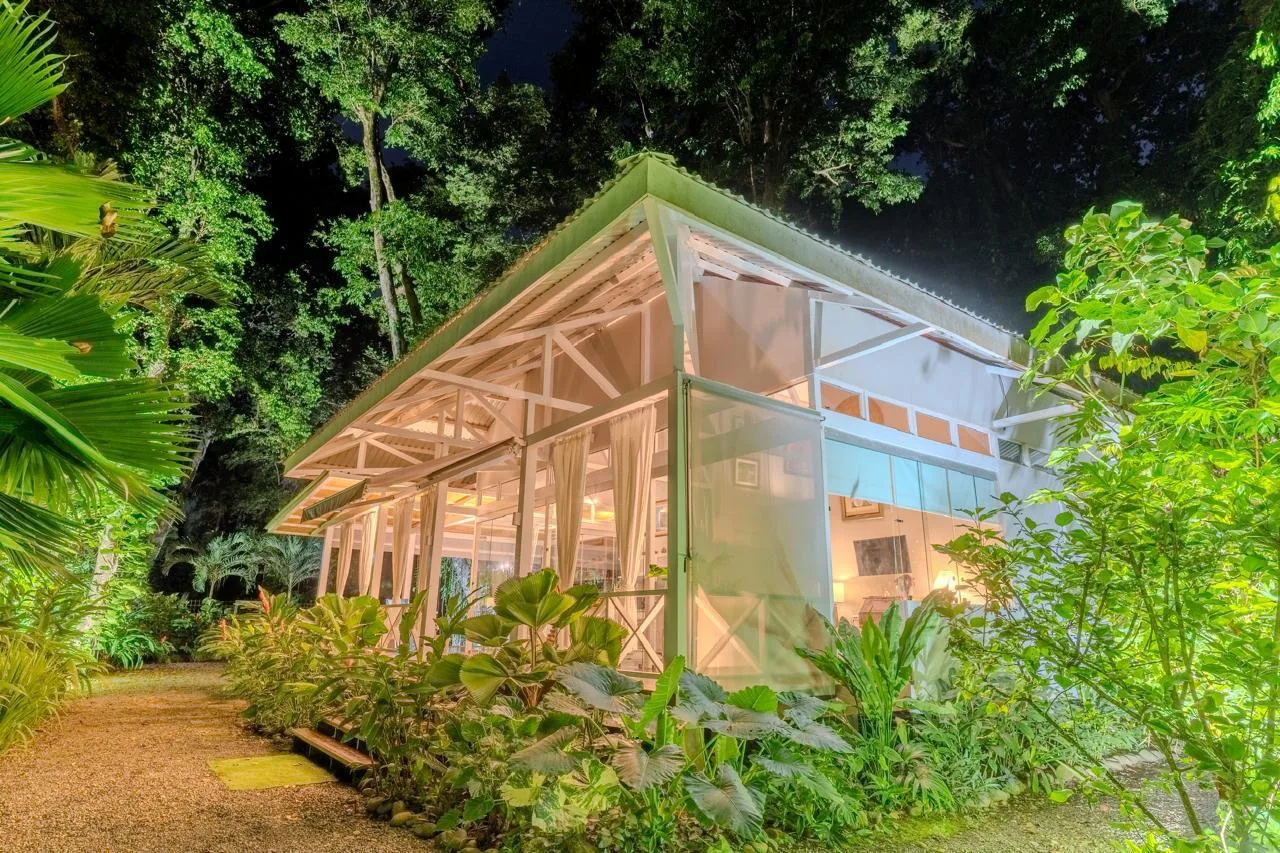 Residencia Casa Blanca - Private Beachfront Home with Bungalow in Puerto Viejo