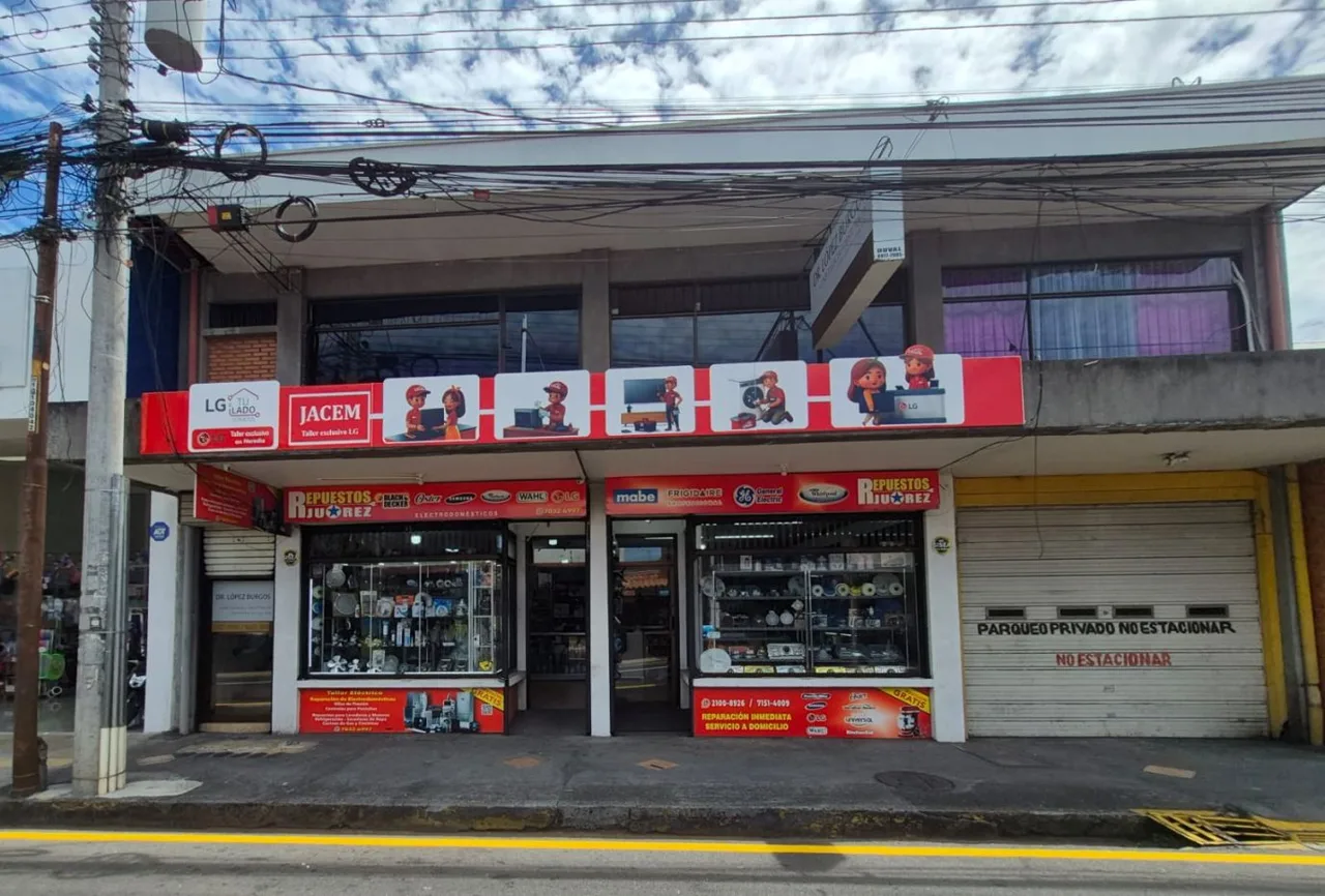 Commercial Building for Investment Opportunity | Downtown Heredia