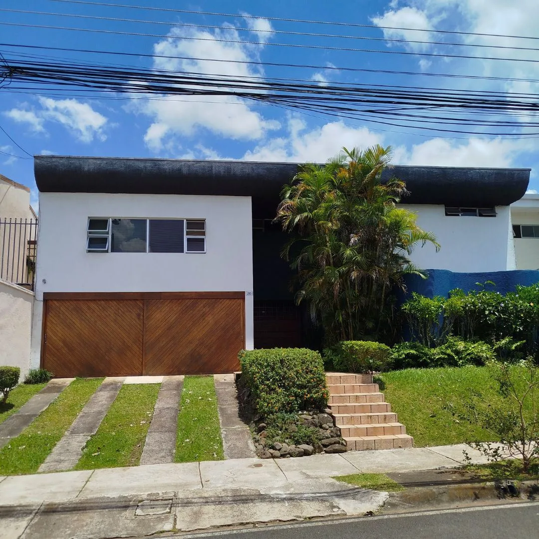 Spacious 5-bedroom family home for sale in Curridabat, San José