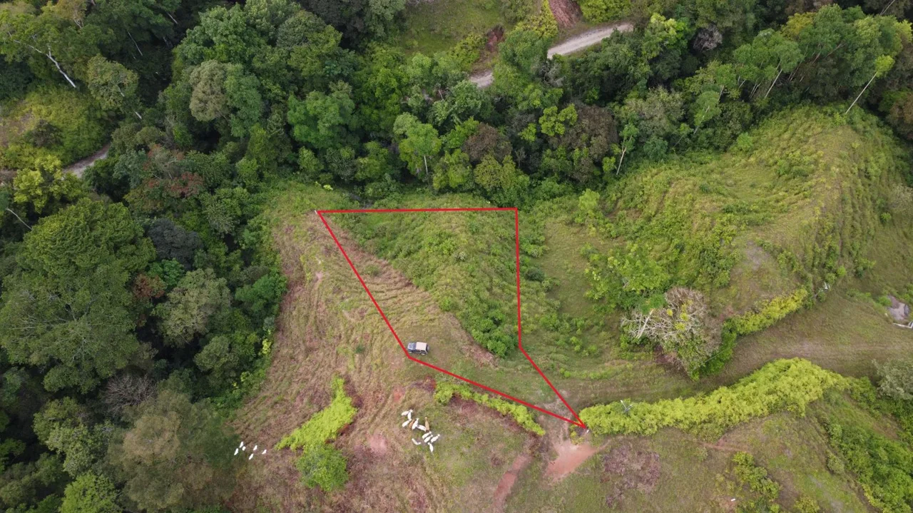 1.4 acre lot in beautiful Radiant Sun Valley