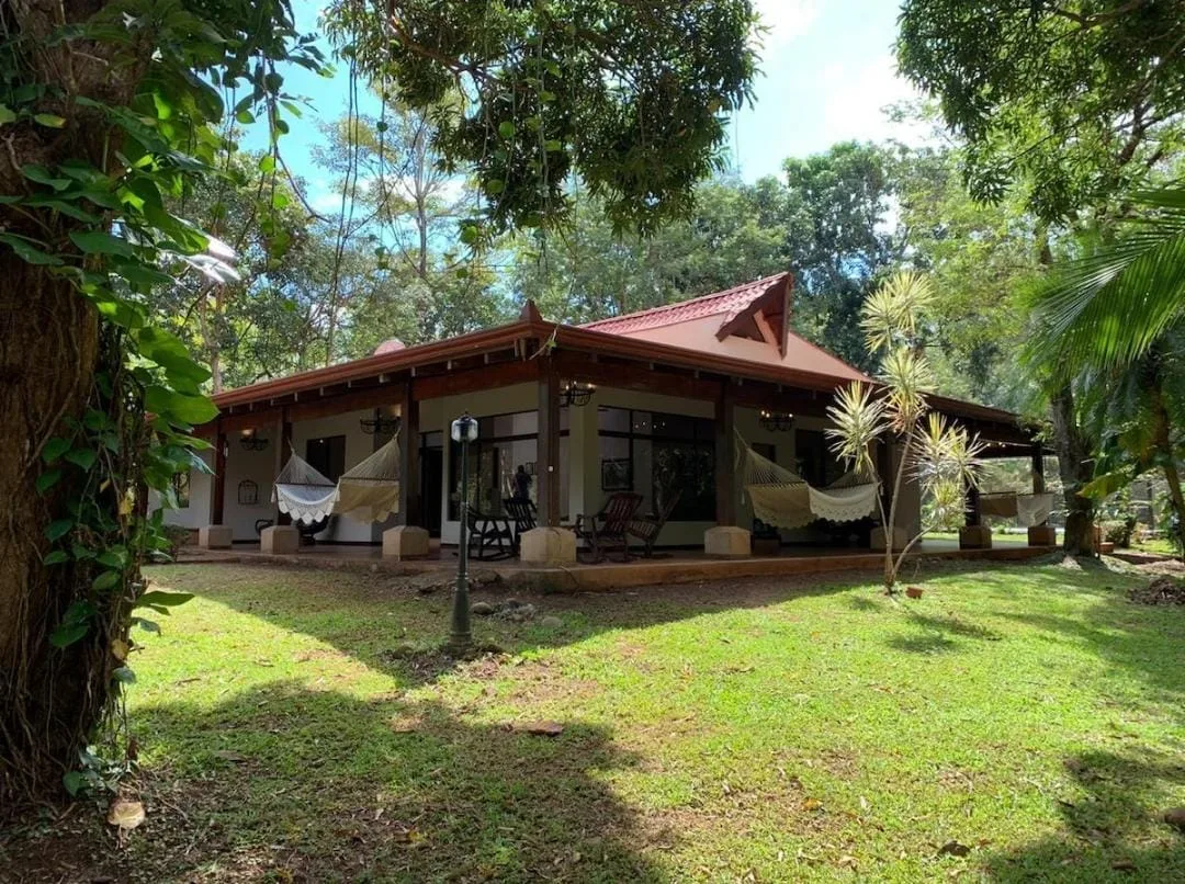A Place to Call Home: Luxurious 10-Hectare Estate Surrounded by Nature and Comfort