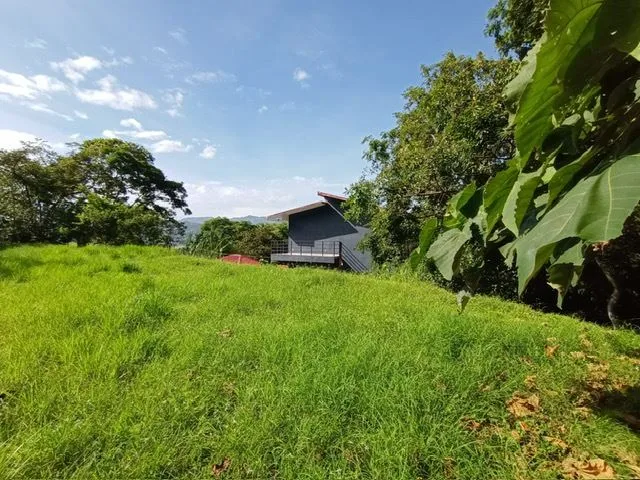 Lot in a nature area with services in Atenas