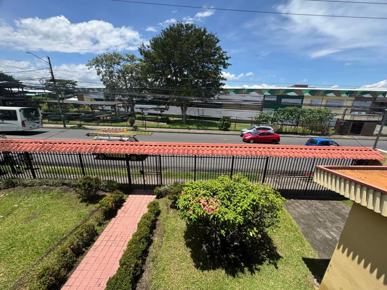 Prime Commercial Property in Downtown Alajuela – High Traffic, Endless Business Potential!
