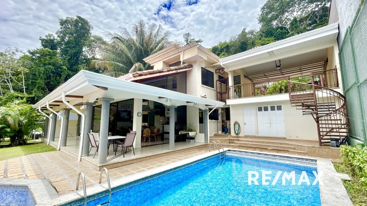 Spacious Villa with Double Garage in Playa Blanca, Punta Leona – A Coastal Retreat