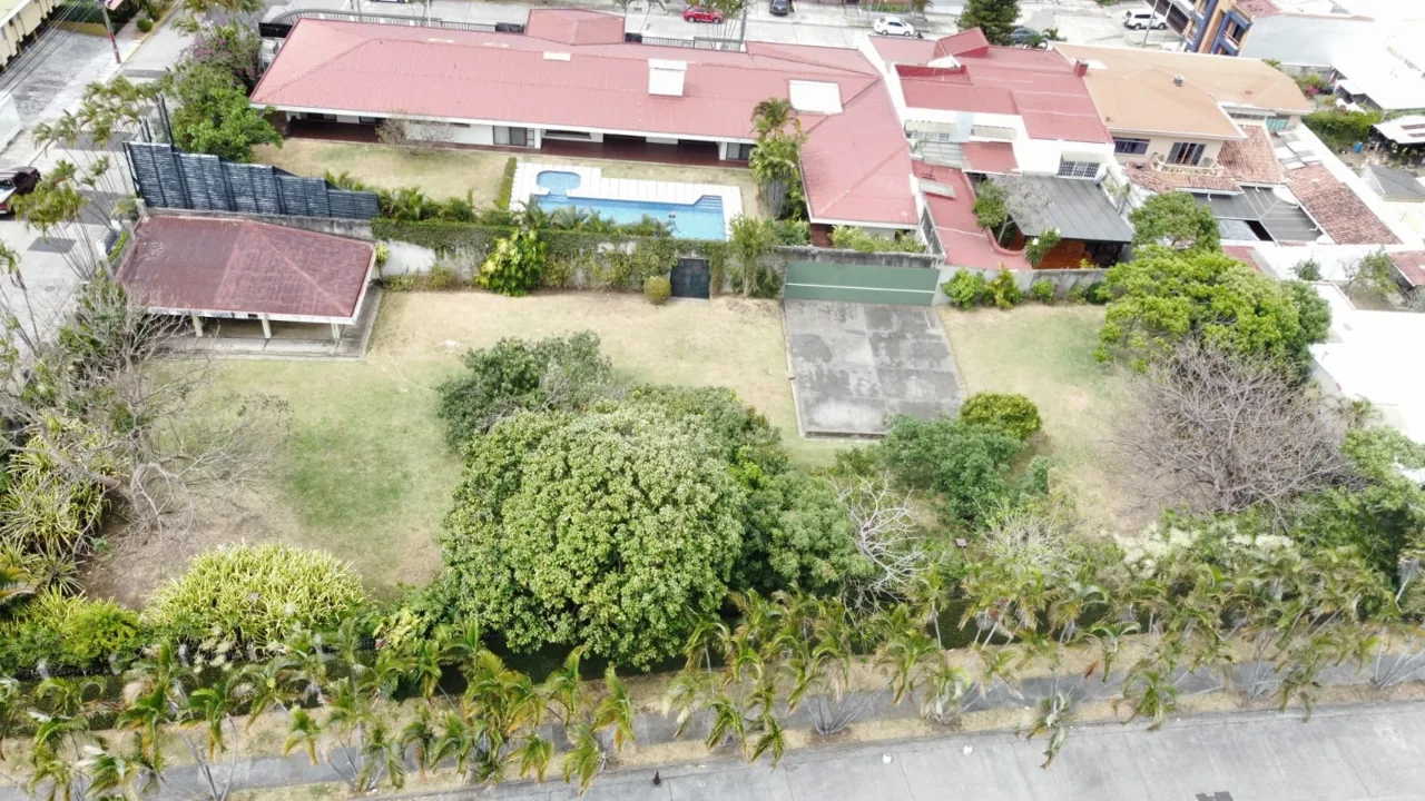For Sale: Exclusive Property in La Sabana - Ideal for Real Estate Development with Potential Luxury Clubhouse with Restaurant. Costa Rica — photo 3