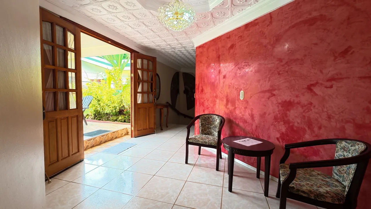 Elegant and classic home for sale in Downtown Perez Zeledon — photo 3