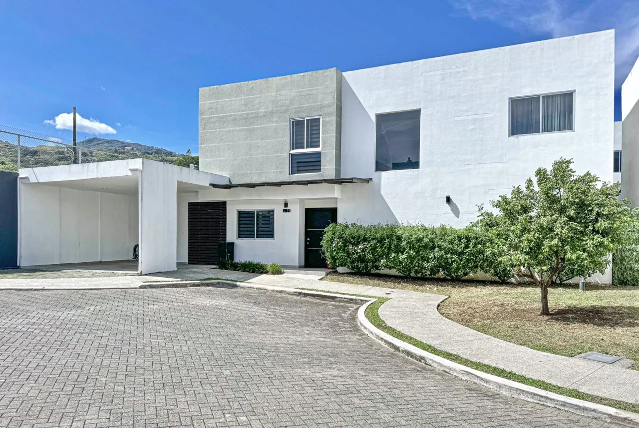 Casa Piamonte Breezes - a Fine economical family home