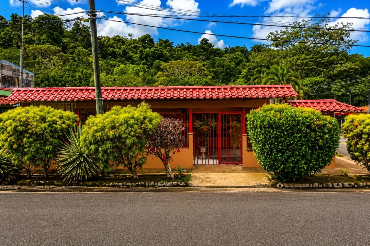 House for Sale in Barrio Las Americas, Perez Zeledon: Central Location and Immediate ROI Investment Property
